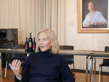 Bestseller-Autorin Gaby Hauptmann stellte ihren neuen Roman „Unser ganz besonderer Moment“ bei den Lauffener Weingärtnern vor