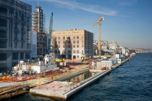 thyssenkrupp heißt als Mobilitätspartner des neuen Kreuzfahrtterminals Galataport in Istanbul Touristen willkommen