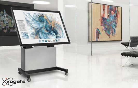 Gemeinsames Arbeiten am interaktiven Touch Tisch