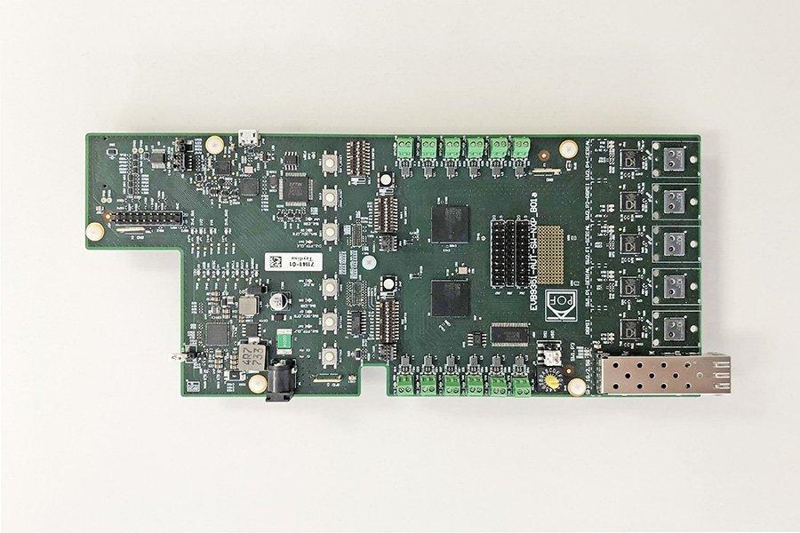 Erster Automotive mit optischen Ports