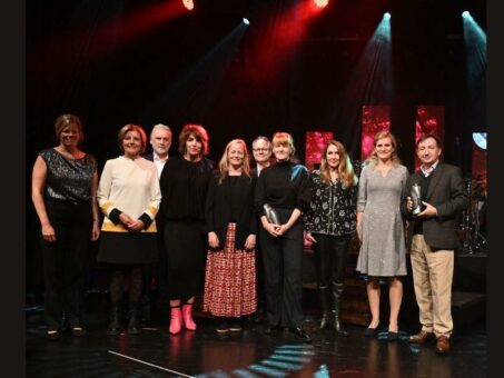 Filmpreis ROLAND an ARD-Mehrteiler „Das Geheimnis des Totenwaldes“ und Nicholas Ofczarek verliehen