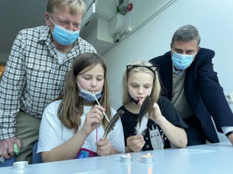 Im Klassenzimmer Zugvögeln zuschauen