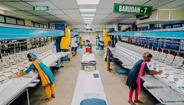 BRANDS Fashion bringt erstes Grüner Knopf-zertifiziertes Poloshirt mit Industriewäsche-Eignung auf den Markt