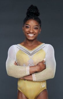 Turn-Star Simone Biles tauft neuestes Celebrity-Schiff