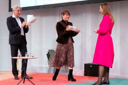 Von Sprühender Kreativität zu Waben der Worte: Frankfurter Buchmesse mit Übergabe der GastRolle von Spanien an Slowenien beendet