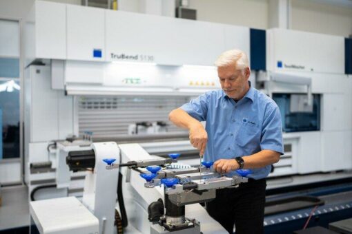 EuroBLECH: Greifer von TRUMPF steigert Produktivität beim automatisierten Biegen