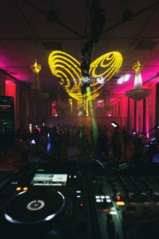 Party-Flashback der Superlative: Ü30 DanceNight mit den Trianon-DJs im Kurhaus Bad Liebenzell
