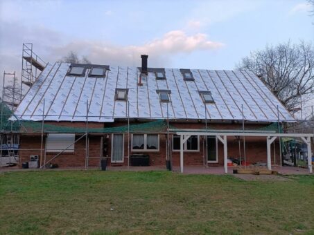 Nachhaltige Gebäudeisolation beginnt auf dem Dach