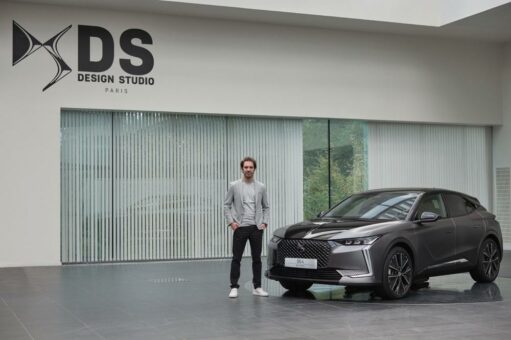 DS 4 x JEV: Formel-E-Fahrer und DS Markenbotschafter Jean-Éric Vergne erhält speziell designten DS 4