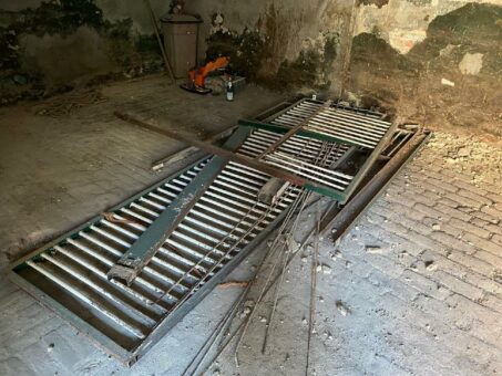 Unser Schrottabholung Bedburg entrümpeln ihren Keller und Dachboden