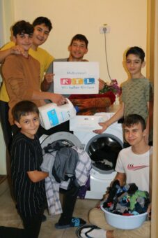 Lernen und Hygiene in Zeiten von Corona – Computer und Waschmaschinen für Kinderdorfkinder in Rumänien dank der Stiftung RTL