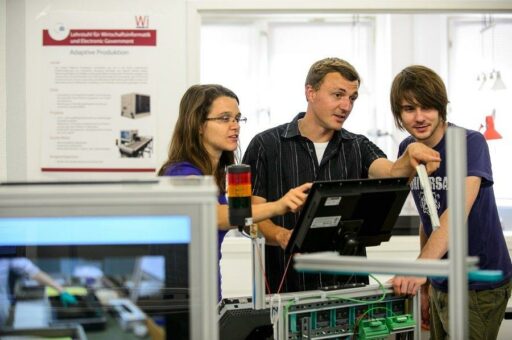 Universität Potsdam und „SEF Smart Electronic Factory e.V.“ vereinen Lehre und Praxis für Industrie 4.0