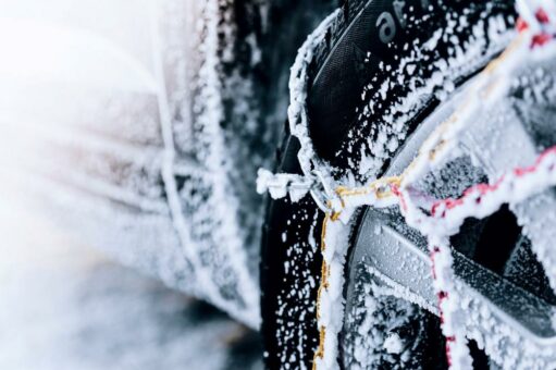 Nasse Straßen, erste Schneeflocken, neblige Nächte: Fahrsicherheit in der dunklen Jahreszeit