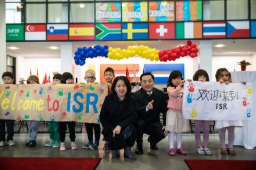Mit dem Antrittsbesuch des neuen Chinesischen General-konsuls Chunguo Du an der ISR Neuss vertieft die internati-onale Schule die Beziehungen zur chinesischen Community weiter