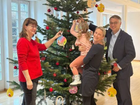 Weihnachtsbaum für Kinderwünsche