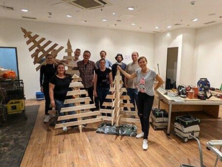 Echte Alternative zum echten Baum – ein Weihnachtsbaum aus alten Paletten zum Selberbauen mit Designer-Anleitung in den Schönhauser Allee Arcaden