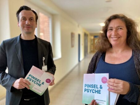„Pinsel & Psyche“: Patienten gestalten Jahreskalender für den guten Zweck