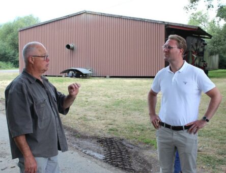 Betriebsbesuch: Dr. Jens Mischak zu Gast auf dem Otterbacherhof