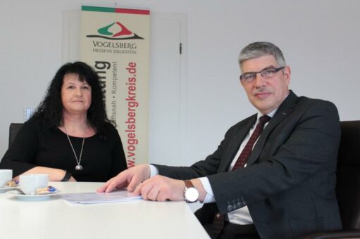 Spendenübergabe: 500 Euro an den Verein Autismus Mittelhessen