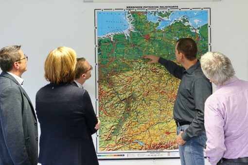 BETRIEBSBESUCH: Wirtschaftsdezernent Mischak bei Zarges-Graf