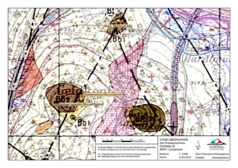 NATURDENKMAL Geldkopf zwischen Rainrod und Eifa: Ob der Name dieser Felsformation auf einen Schatz hinweist?
