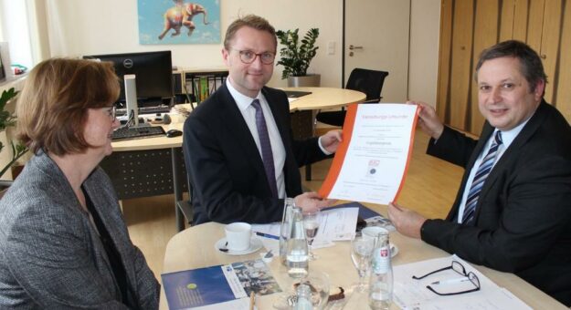 Dr. Mischak freut sich über erneutes RAL-Gütesiegel für die Kreisverwaltung