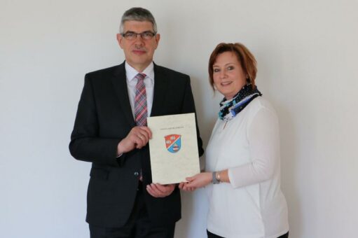 Gewissenhaft und mit einem Lächeln im Gesicht