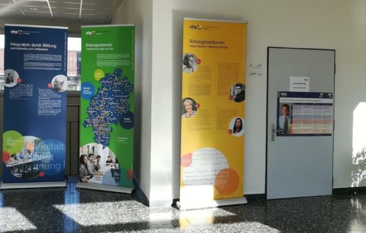 Wanderausstellung zum Thema  „Integration“ in der Volkshochschule