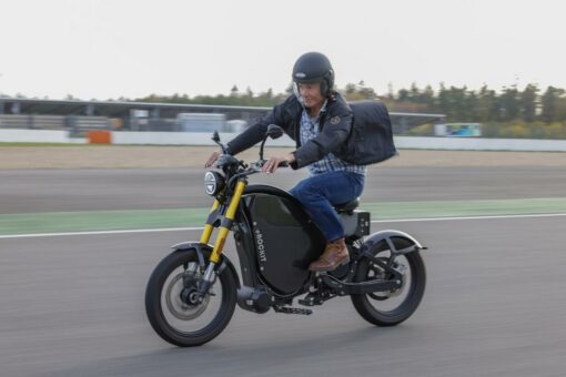 Schauspieler Hannes Jaenicke testet das schnellste „Fahrrad“ der Welt!