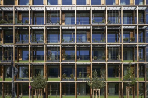 Optigrün Fassadenbegrünung –  Ausgereifte Systeme für eine nachhaltige Stadtentwicklung