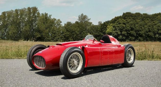 Formel-1-Klassiker Lancia D50 und Rennfahrerlegende Alberto Ascari im Turiner Parco del Valentino geehrt