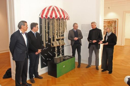 Ankauf eines Hauptwerks von Takako Saito für die Bergisch Gladbacher Sammlung „Kunst aus Papier“