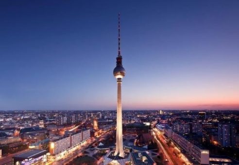 Gemeinsame Zeit über Berlin verschenken: Der Berliner Fernsehturm hat Last-Minute-Geschenkideen für alle, die noch auf der Suche sind!
