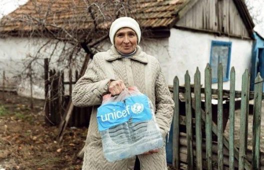 ADRA Ukraine verteilt dank UNICEF Trinkwasser, Hygieneartikel, Stromgeneratoren und andere Hilfsgüter