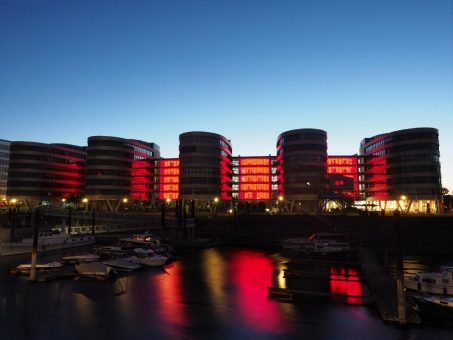 Die Five Boats strahlen rot wie Blut