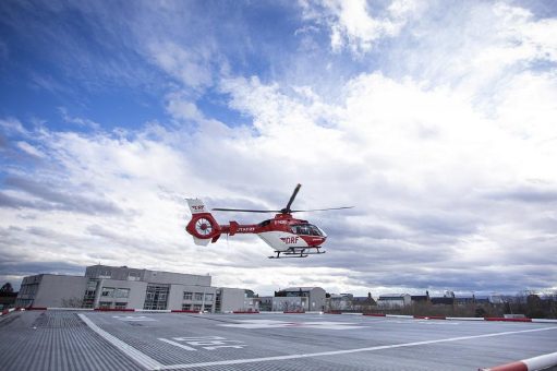 Erste Landungen und Starts auf dem neuen Hubschrauberlandeplatz