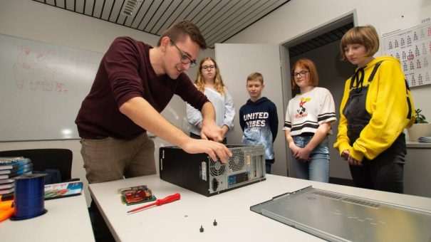 Fünf Schülerinnen und Schüler erleben beim Girls‘ und Boys‘ Day SelectLine hautnah