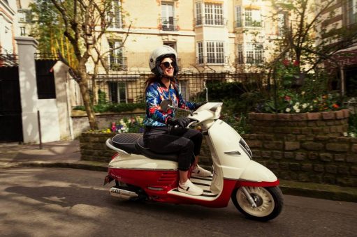 Rückenschmerzen vorbeugen: die richtige Haltung auf dem Motorroller