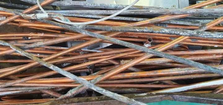 Alte Zäune, Mofas und Autoteile machen Ihre Garage unnutzbar? Ein Anruf beim Schrotthändler Gelsenkirchen schafft Abhilfe