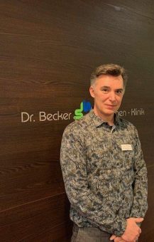 Dr. Milan Perkušić ist neuer Chefarzt der Dr. Becker Brunnen-Klinik. Am zweiten Januar hat er seine Stelle in der psychosomatischen Rehaklinik angetreten.