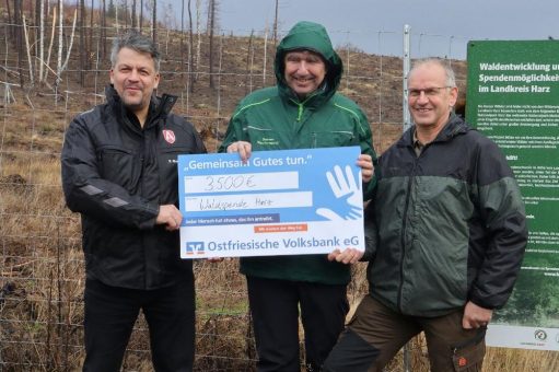 Spendenübergabe zur Wiederaufforstung im Harz