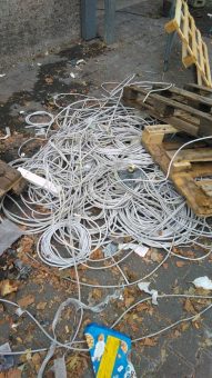 Schrottabholen lassen direkt durch einen Containerdienst