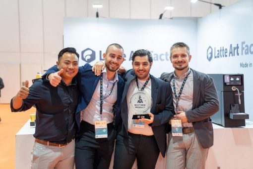 Latte Art Factory gewinnt erneut den Preis „Best New Product“ bei der World of Coffee in Dubai