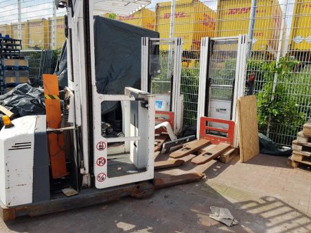 Abholung von Schrott Kfz in Duisburg durch unsere mobilen Schrotthändlern