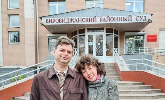 Russland: Acht Zeugen Jehovas wegen gemeinsamen Bibellesens und Betens zu Gefängnisstrafen verurteilt