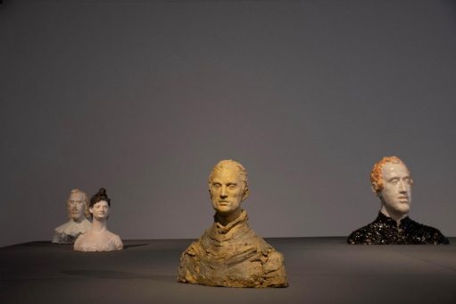 „minimal pompös“: Einzelausstellung von Elisabeth Wagner, Professorin für Bildhauerei, ab 8. Februar im spce