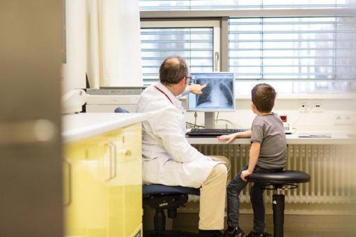 Dietmar Hopp Stiftung fördert Entwicklung neuer Krebstherapien für Kinder am Hopp-Kindertumorzentrum Heidelberg mit rund 21 Millionen Euro