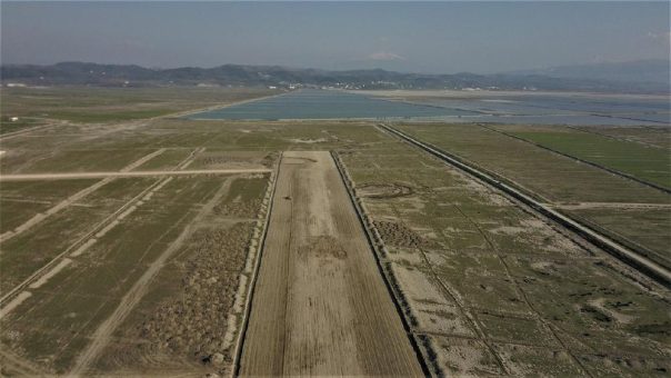 Flamingos oder Flugzeuge: Proteste gegen Vlora-Flughafen in Albanien