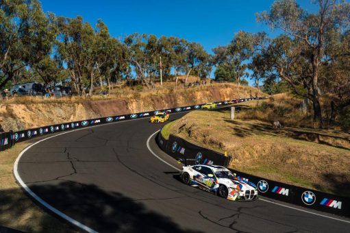 BMW M Team WRT belegt beim Bathurst 12 Hour die Plätze vier und sechs.
