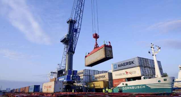 Erster Containertransport aus China erreicht über den Land- und Seeweg den Hafen Rostock